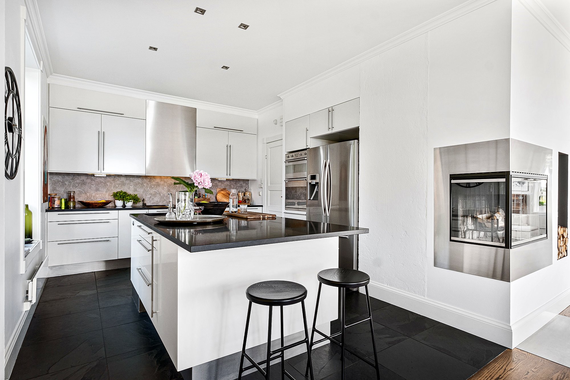 Kitchen with island